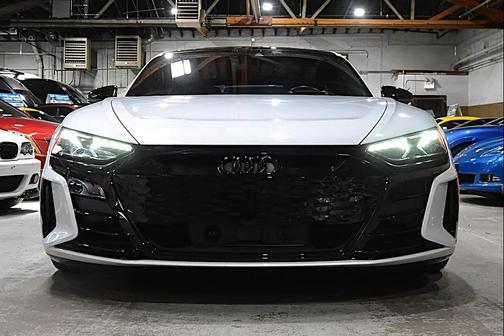 Ibis White 2022 Audi e-tron GT Prestige