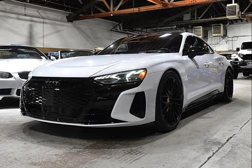 Ibis White 2022 Audi e-tron GT Prestige