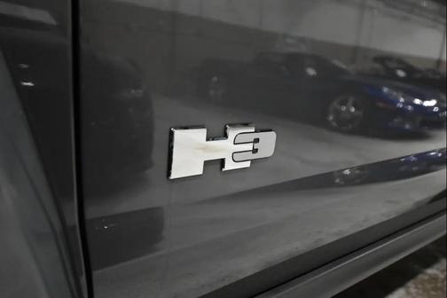 GREY 2009 Hummer H3 Base