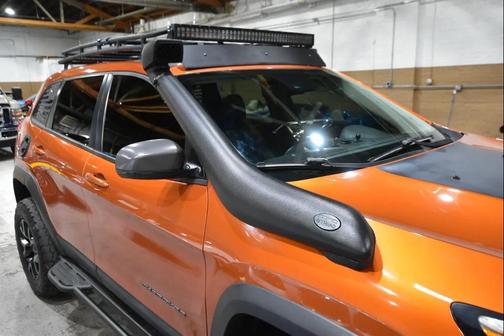 Mango Tango Pearlcoat 2015 Jeep Cherokee Trailhawk
