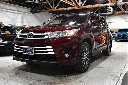 Ooh La La Rouge Mica 2019 Toyota Highlander XLE