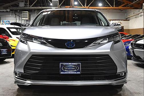 Celestial Silver Metallic 2022 Toyota Sienna XLE