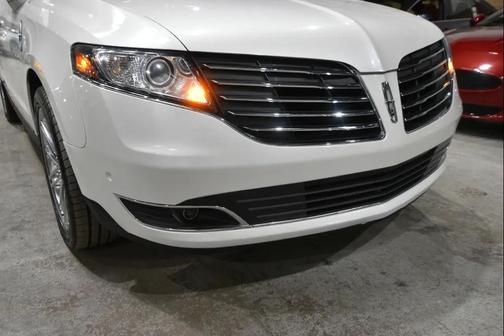2019 Lincoln MKT Reserve