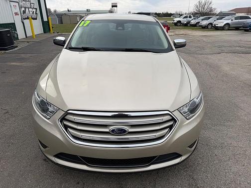 White Gold Metallic 2017 Ford Taurus Limited