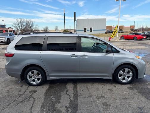 2018 Toyota Sienna LE