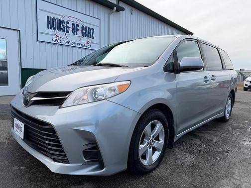 2018 Toyota Sienna LE