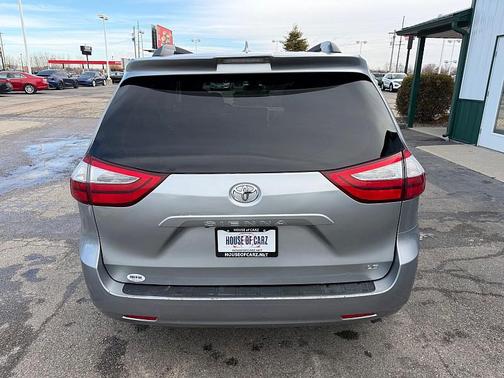 2018 Toyota Sienna LE