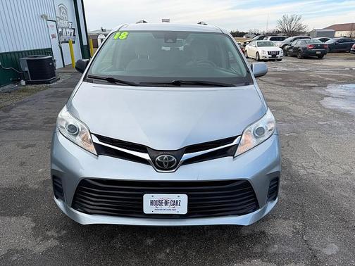 2018 Toyota Sienna LE