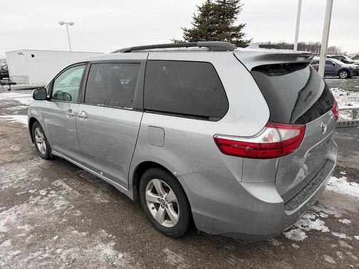 2018 Toyota Sienna LE