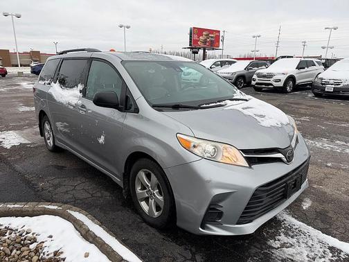 2018 Toyota Sienna LE