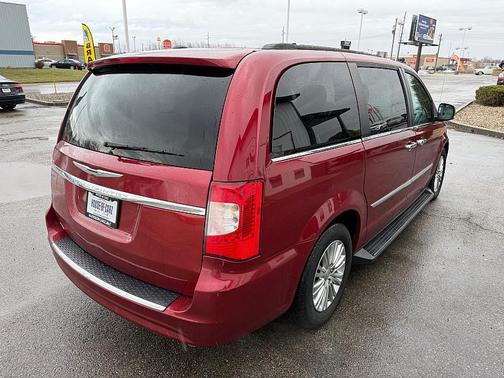 2016 Chrysler Town & Country Touring-L