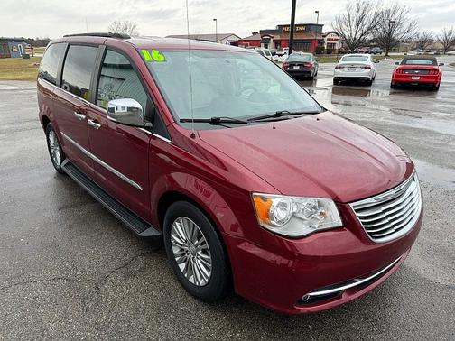2016 Chrysler Town & Country Touring-L