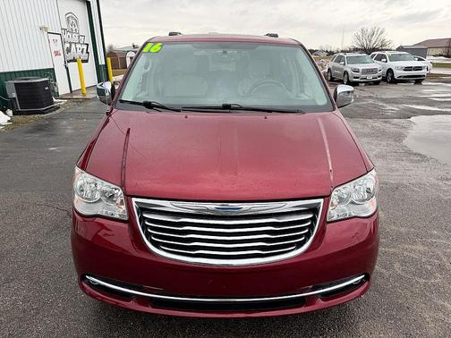 2016 Chrysler Town & Country Touring-L