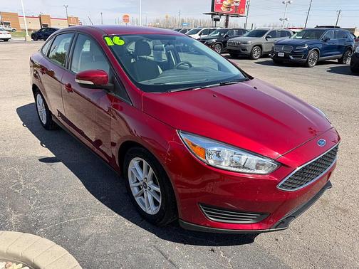 RED 2016 Ford Focus SE