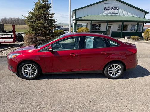 RED 2016 Ford Focus SE