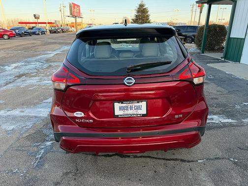 2021 Nissan Kicks SR