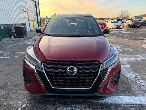2021 Nissan Kicks SR