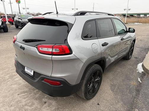 2016 Jeep Cherokee Sport