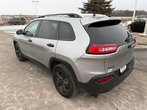 2016 Jeep Cherokee Sport