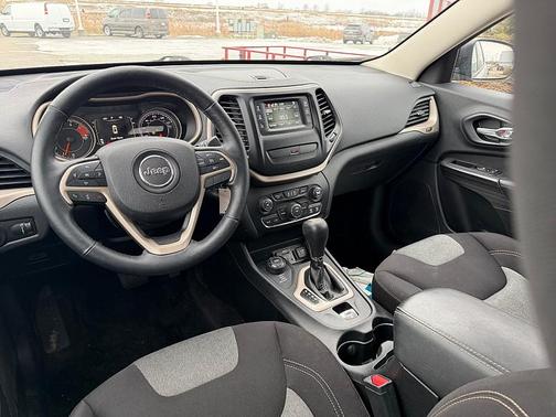 2016 Jeep Cherokee Sport