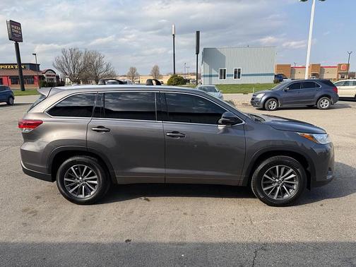 Predawn Gray Mica 2018 Toyota Highlander XLE
