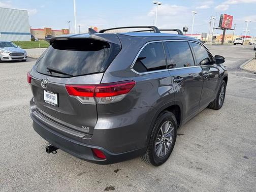 Predawn Gray Mica 2018 Toyota Highlander XLE