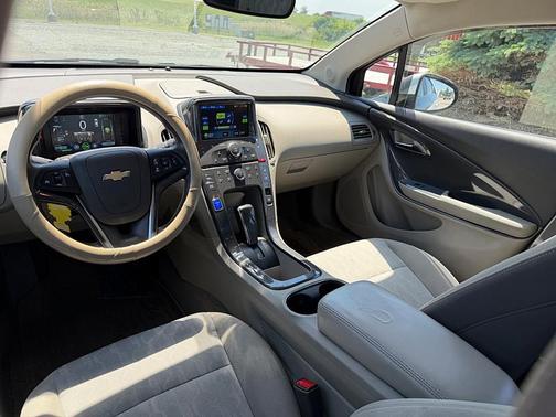 WHT 2014 Chevrolet Volt Base