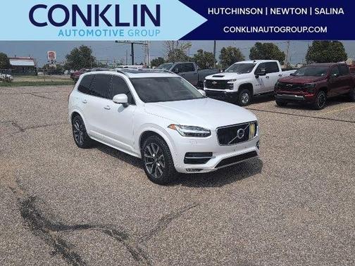 Crystal White Pearl 2019 Volvo XC90 T6 Momentum