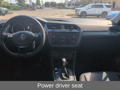 Platinum Gray Metallic 2020 Volkswagen Tiguan 2.0T SE