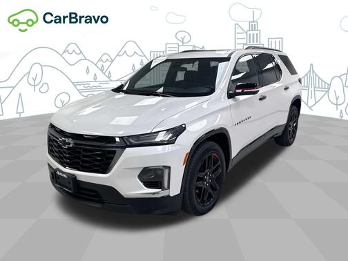 Iridescent Pearl Tricoat 2023 Chevrolet Traverse Premier