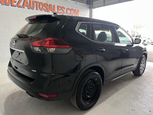 Magnetic Black 2018 Nissan Rogue S