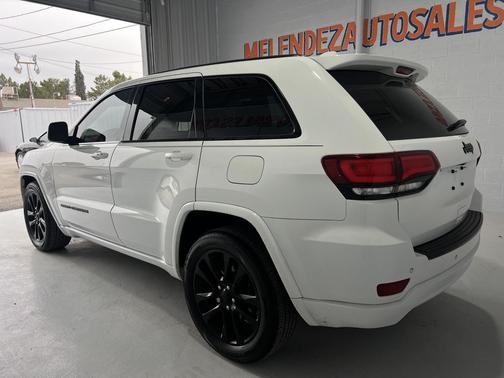 Bright White Clearcoat 2018 Jeep Grand Cherokee Altitude