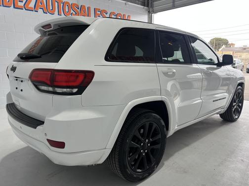 Bright White Clearcoat 2018 Jeep Grand Cherokee Altitude