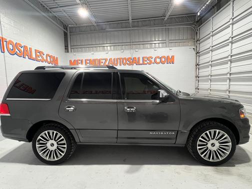 2015 Lincoln Navigator Base