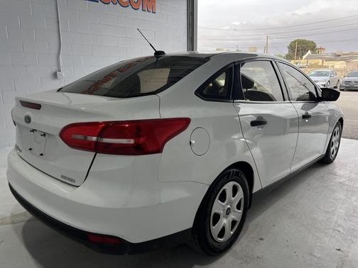 Oxford White 2016 Ford Focus S