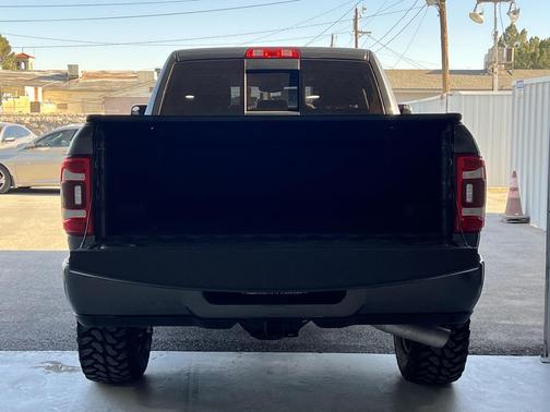 2022 RAM 2500 Laramie Crew Cab 4x4 6'4' Box