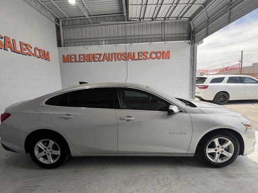 Silver Ice Metallic 2022 Chevrolet Malibu 1LS