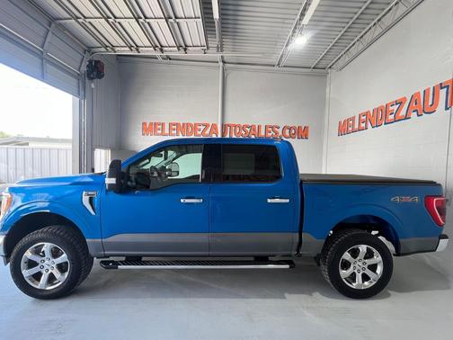 Velocity Blue Metallic 2021 Ford F-150 XLT