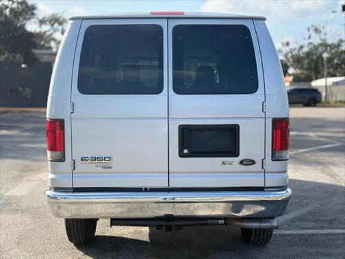 2012 Ford E350 Super Duty XLT