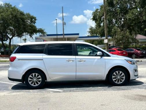 2021 Kia Sedona LX