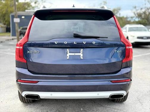 2016 Volvo XC90 T6 Momentum