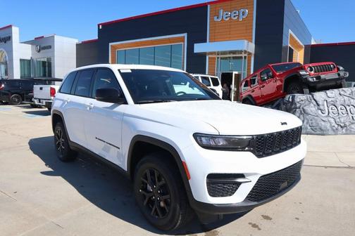 2025 Jeep Grand Cherokee Laredo