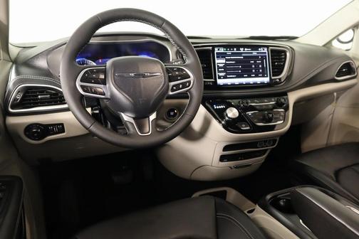 2024 Chrysler Pacifica Touring-L