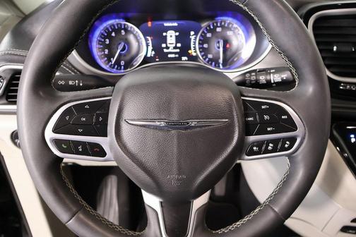 2022 Chrysler Pacifica Touring-L