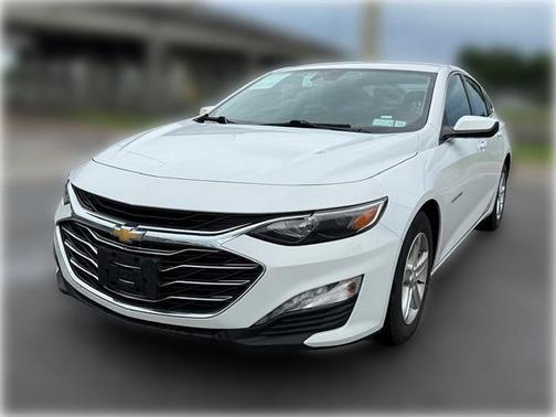 Summit White 2023 Chevrolet Malibu FWD 1LT