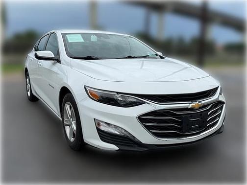 Summit White 2023 Chevrolet Malibu FWD 1LT
