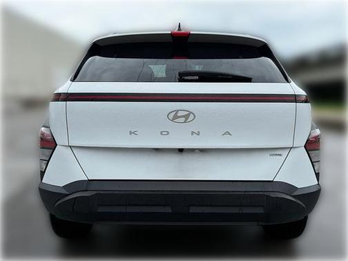 Atlas White 2024 Hyundai KONA SEL