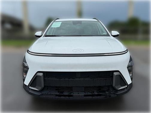Atlas White 2024 Hyundai KONA SEL