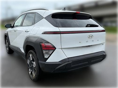 Atlas White 2024 Hyundai KONA SEL