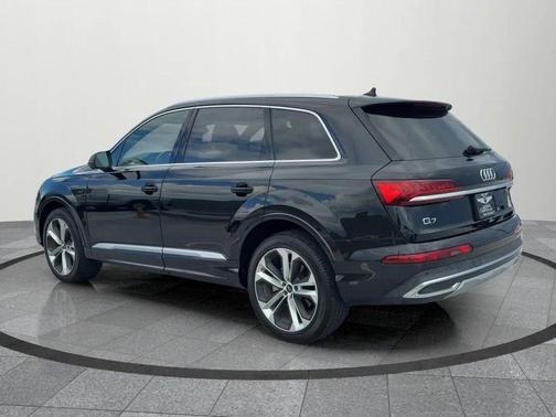 2022 Audi Q7 55 Premium Plus